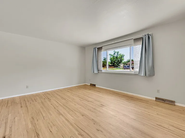 4220 Edwinstowe Ave — Photo 11