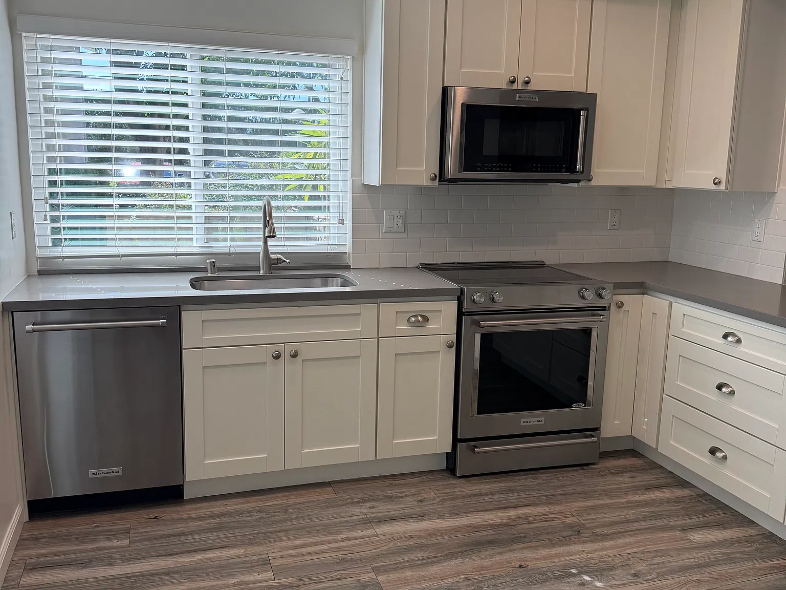 2 bed, 1000 sqft, $4,400 — Photo 4
