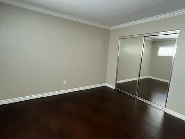 25822-25828 Walnut St — Photo 6