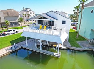215 Easterly Dr, Tiki Island, TX 77554