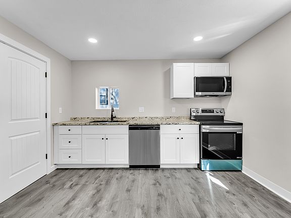 3rd image of 756 S New Ave