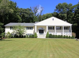 3 Lakewood Dr, Katonah, NY 10536