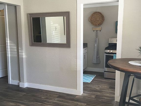 Hallway/dining room