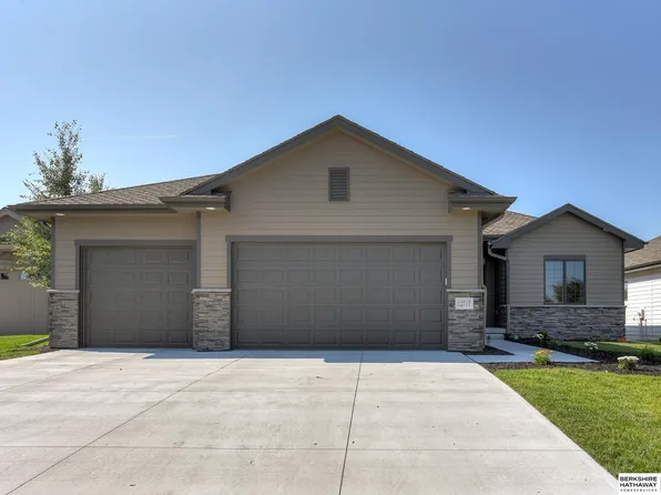 12717 Scott St, Omaha, NE 68142