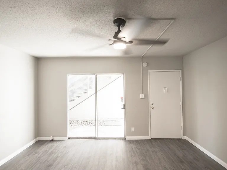 450 Live Oak — Photo 24