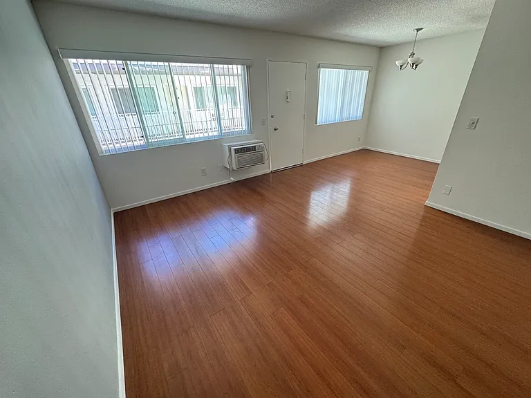 447 W Elk Ave #3 — Photo 15