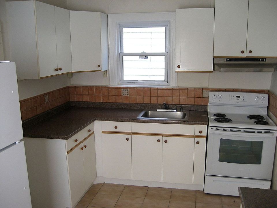 2nd image of 260 Bedford Ave