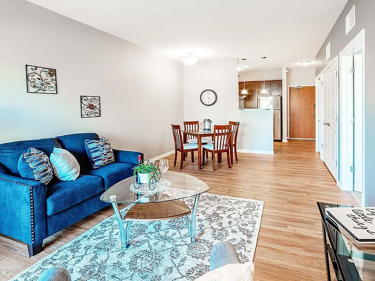 Gateway Green Apartments — Photo 7