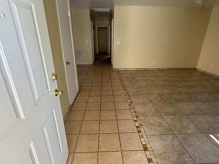 1409 Kirkwood Ave — Photo 2