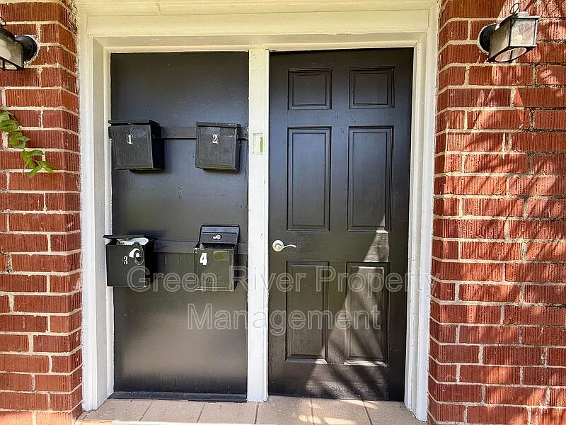 1 bed, 1.0 bath, 732 sqft, $1,300 — Photo 4