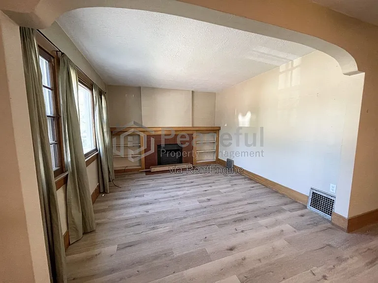 1637 S 800 E — Photo 2