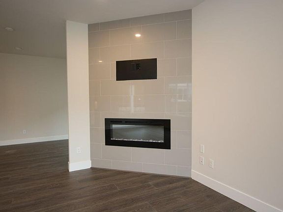 4th image of 229 179th Pl SW