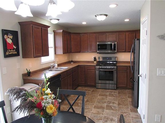 5th image of 10402 Stonebridge Dr