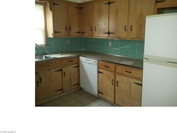 3rd image of 262 Grand Blvd