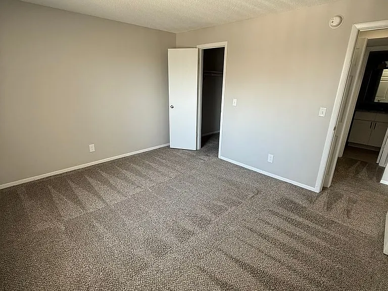 Bellevue Hills Apartment Homes — Photo 48