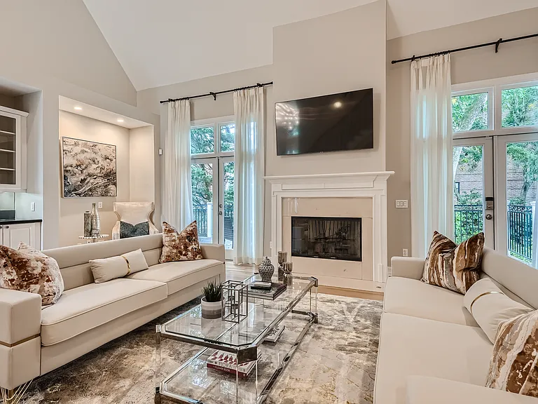 3362 Mathieson Dr NE — Photo 2