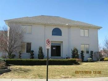 1st image of 370 Sutherland Dr
