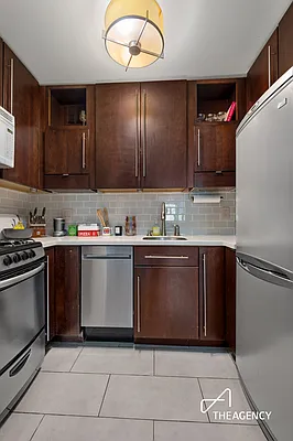 Rented by The Agency | media 4