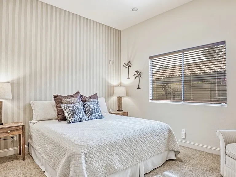 42 Colonial Dr — Photo 13