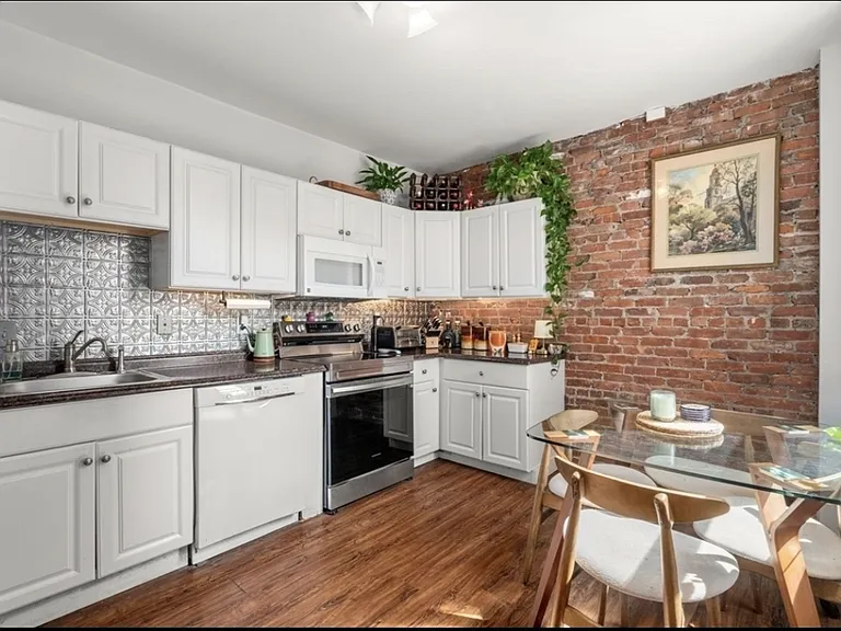 1404 Commonwealth Ave #17 — Photo 1