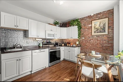 1404 Commonwealth Ave #17 Photo 1