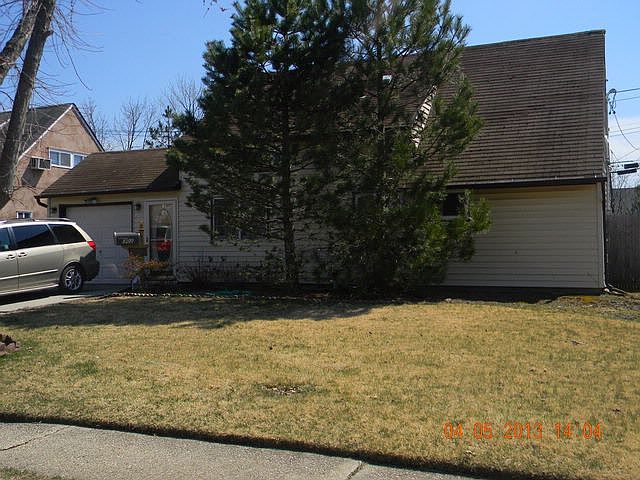 1st image of 302 Duck Pond Dr