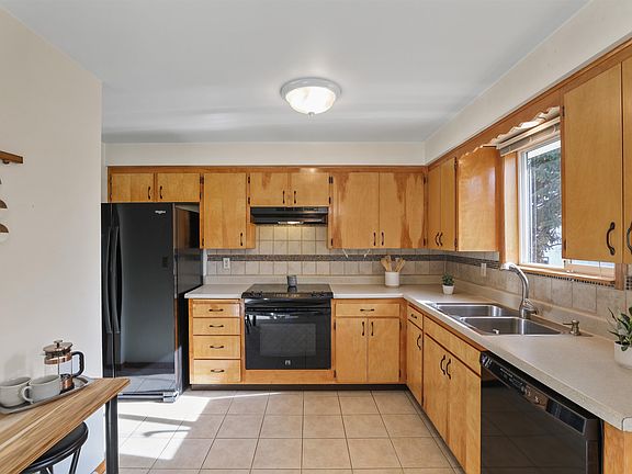 5th image of 3927 W Heroy Ave