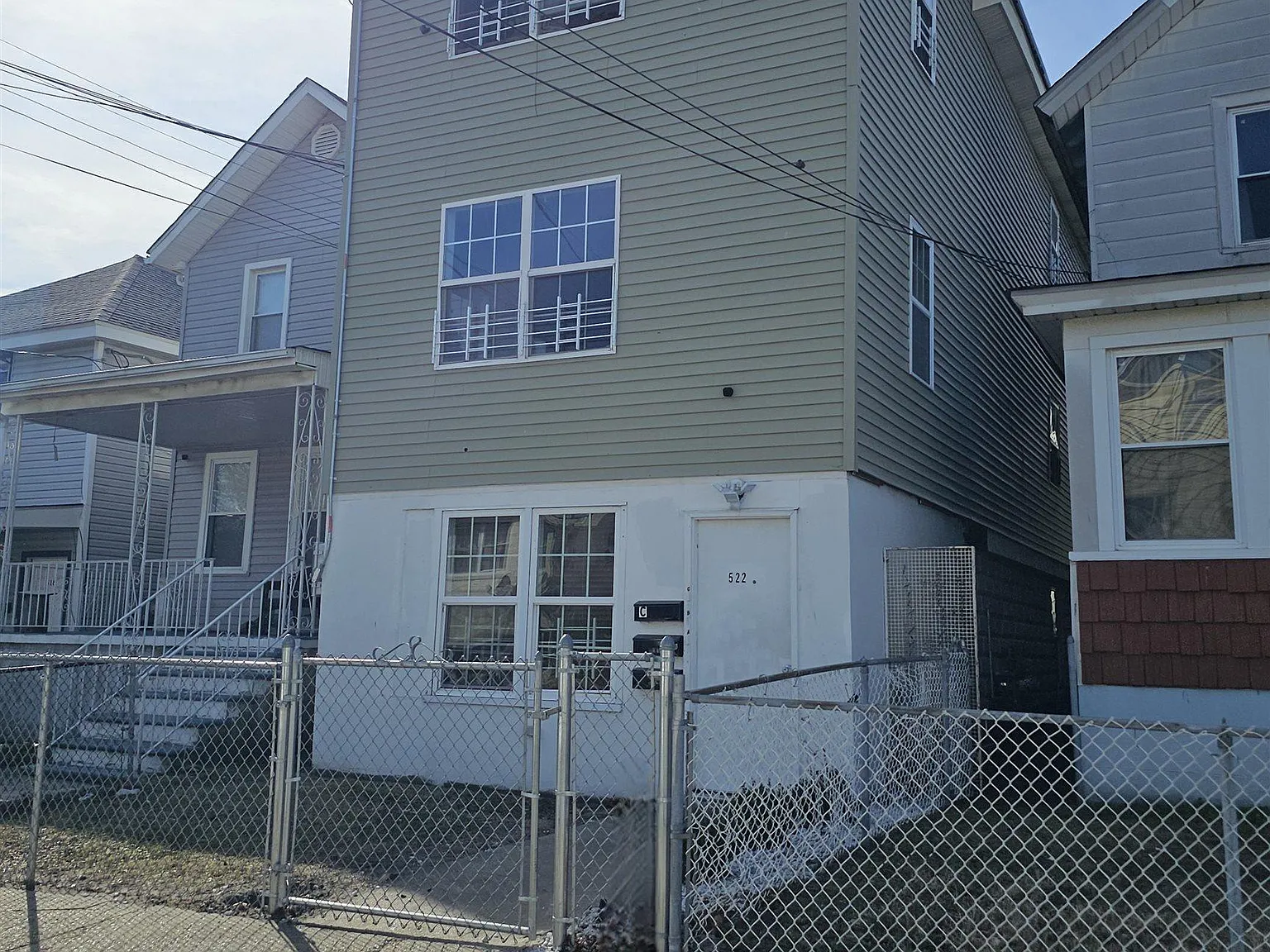 3 bed, 1.0 bath, $1,875 — Photo 2