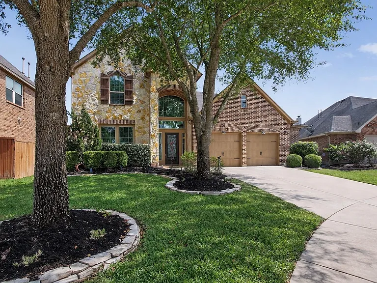 6535 Arroyo Springs Ln — Photo 2