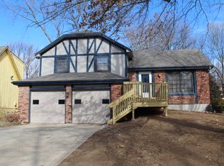 1948 E Jamestown Dr, Olathe, KS 66062