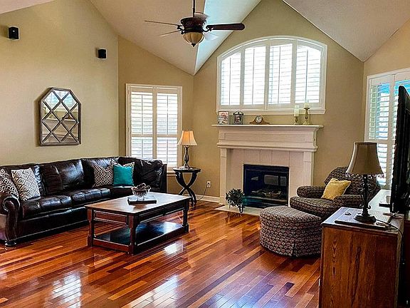 3rd image of 13606 Branson Ln