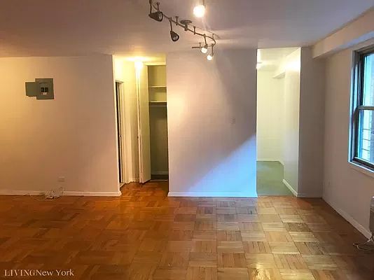 5th image of 350 E 52nd St APT 4B