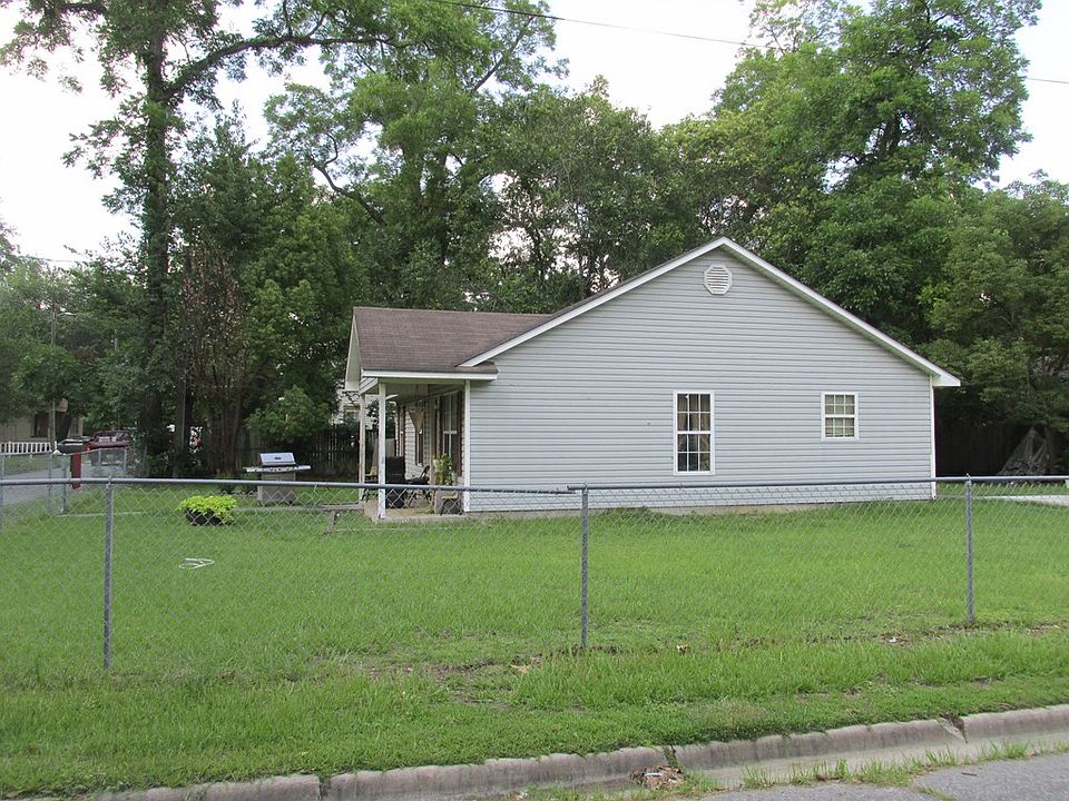 2nd image of 301 Jones St