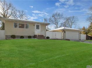 1 Fairmont Ave, Patchogue, NY 11772