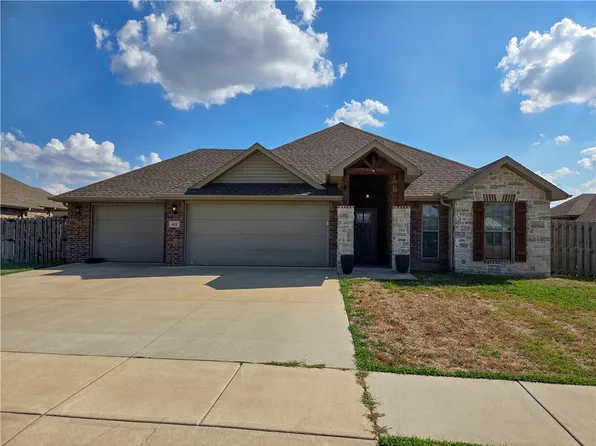 621 Melrose Pl, Bentonville, AR 72712