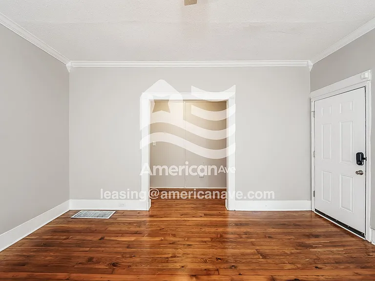 1169044_004_wm_-_living_room_13197332.jpg