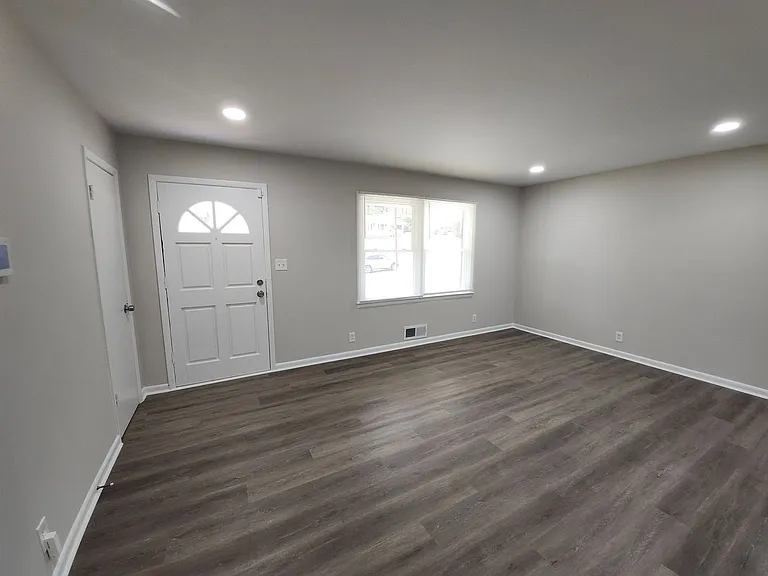 5370 Longmeadow Ln — Photo 6