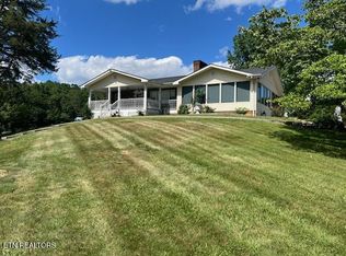 134 Old Pinecrest Ln, Jacksboro, TN 37757