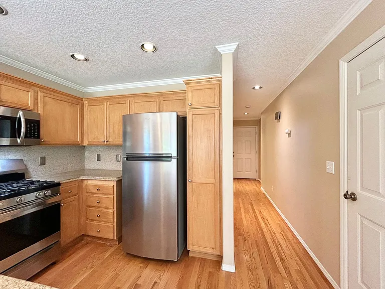 1218 NE Kinney St — Photo 13
