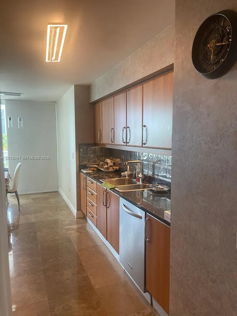 2 bed, 1604 sqft, $6,100 — Photo 1