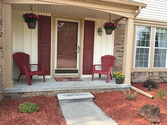 2nd image of 36876 Ravenwood Dr