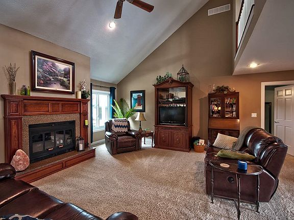 5th image of 64783 Apple Ln