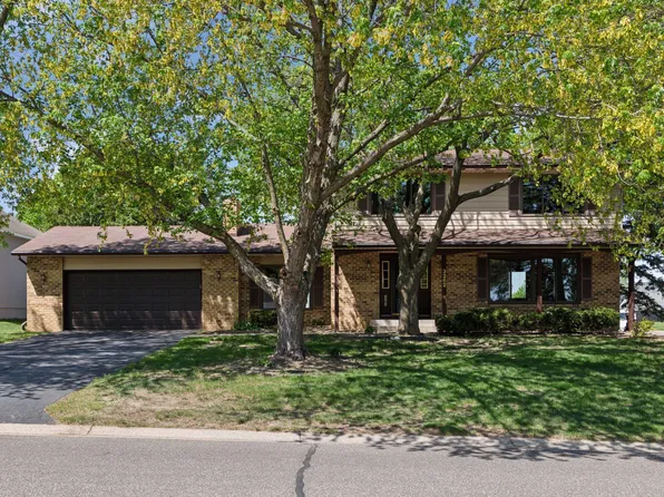 3262 Churchill Dr, Woodbury, MN 55125