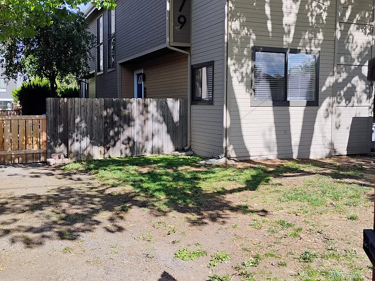 1579 Hooker St #B — Photo 24