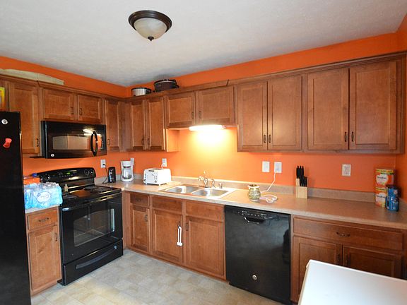 3rd image of 434 Gentry Ln