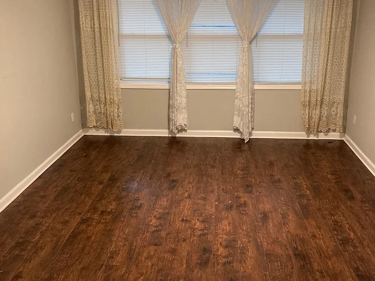 496 Boulevard Pl NE #5 — Photo 3