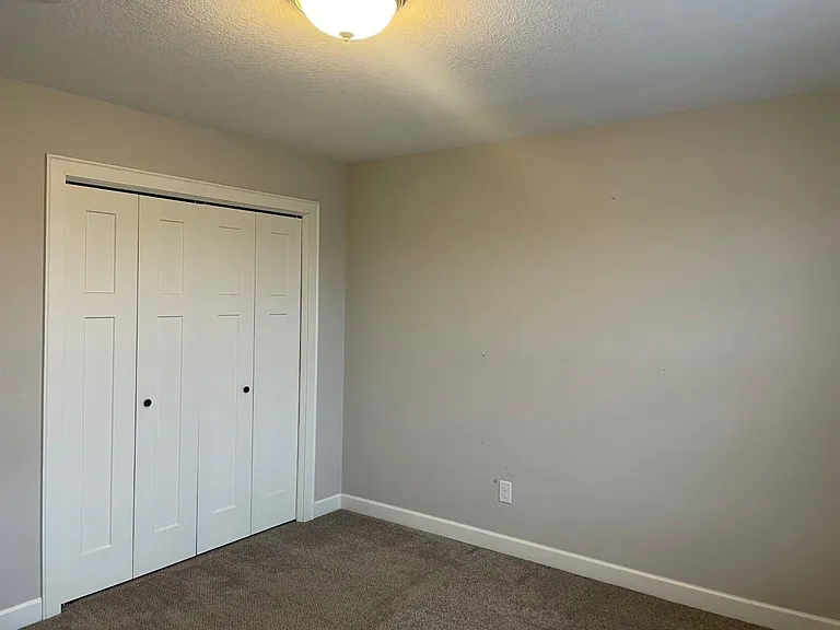 544 Tiffany Ln — Photo 12