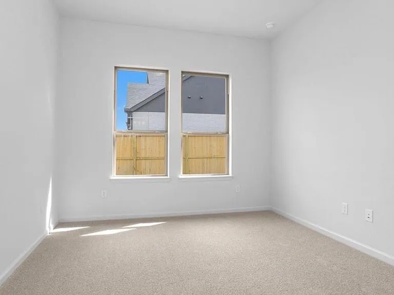303 Eileen Dr — Photo 10