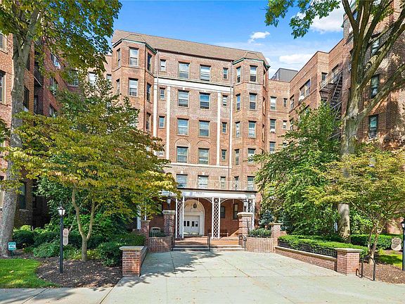 2nd image of 8451 Beverly Rd APT 2O