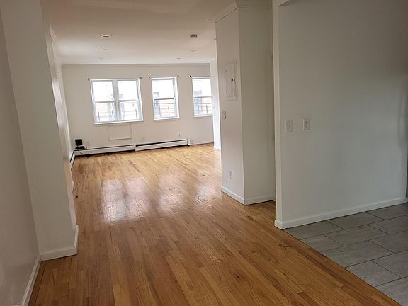 4th image of 729 E 211th St APT 2